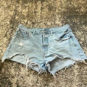 Light Blue Levi shorts W33